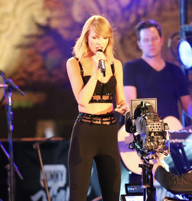 Taylor Swift — October 23 - Jimmy Kimmel Live — photo 338