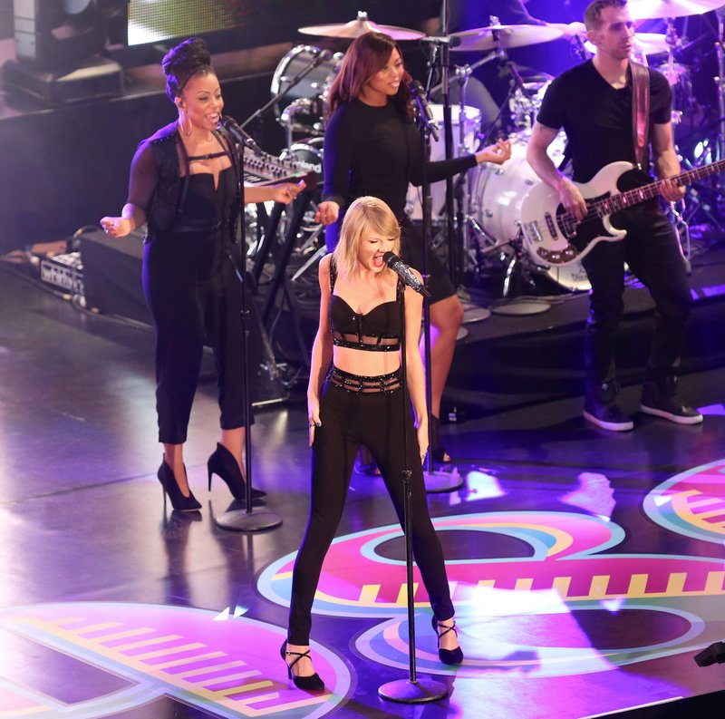 Taylor Swift — October 23 - Jimmy Kimmel Live — photo 340