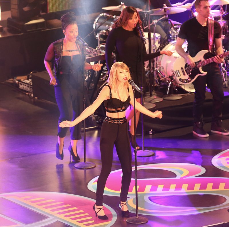 Taylor Swift — October 23 - Jimmy Kimmel Live — photo 343