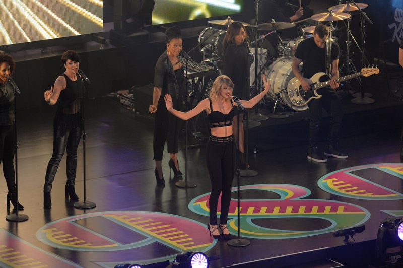 Taylor Swift — October 23 - Jimmy Kimmel Live — photo 352