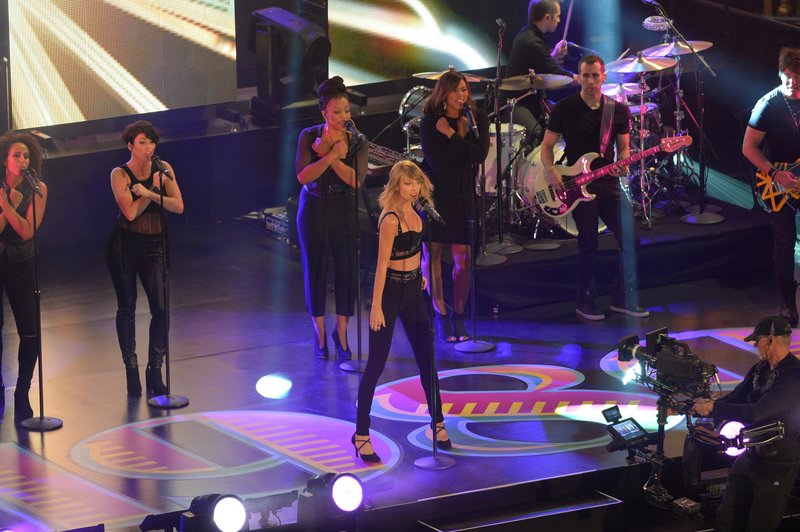 Taylor Swift — October 23 - Jimmy Kimmel Live — photo 353