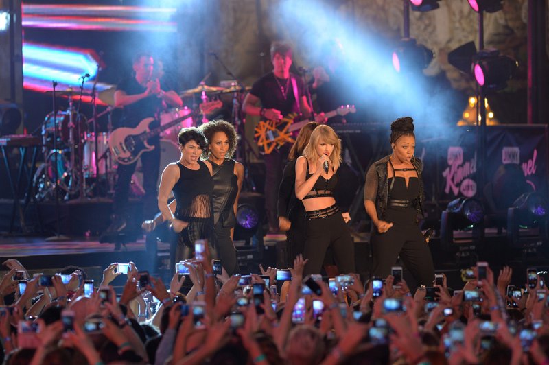Taylor Swift — October 23 - Jimmy Kimmel Live — photo 354
