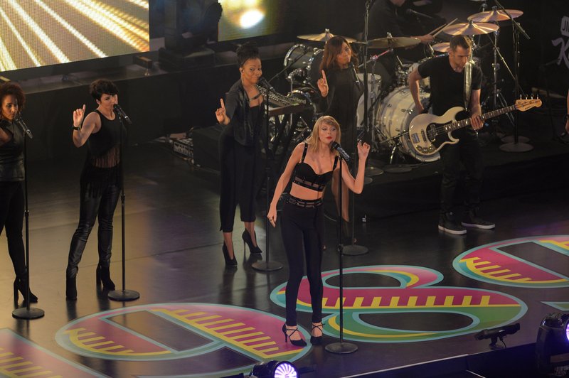 Taylor Swift — October 23 - Jimmy Kimmel Live — photo 355