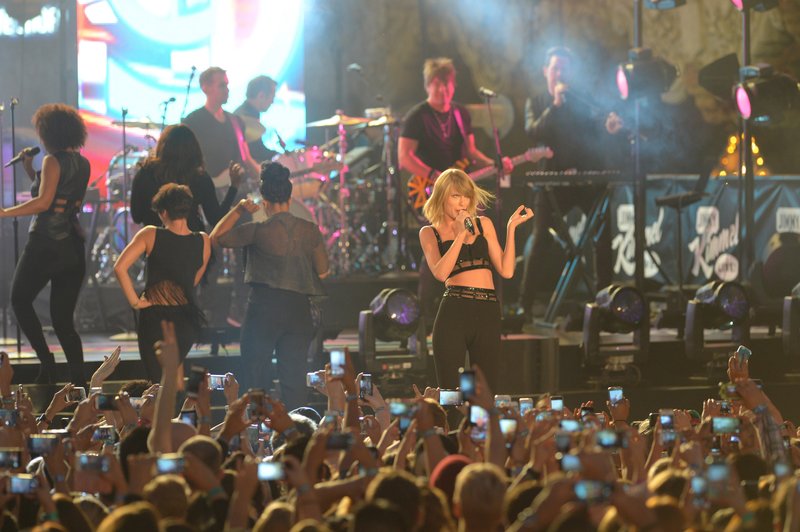 Taylor Swift — October 23 - Jimmy Kimmel Live — photo 358