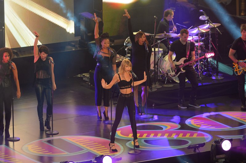Taylor Swift — October 23 - Jimmy Kimmel Live — photo 361