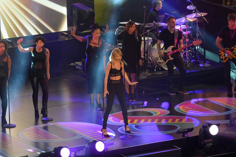 Taylor Swift — October 23 - Jimmy Kimmel Live — photo 362
