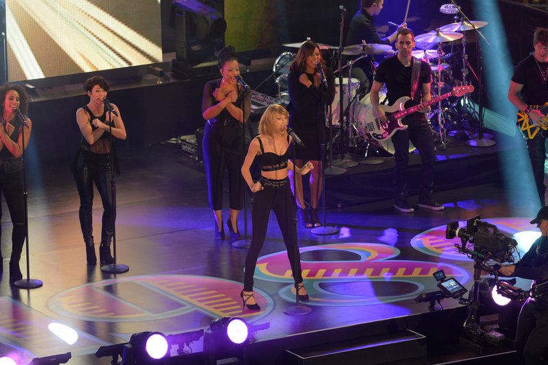 Taylor Swift — October 23 - Jimmy Kimmel Live — photo 363