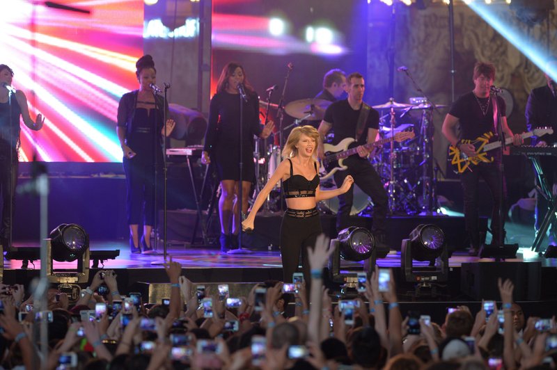 Taylor Swift — October 23 - Jimmy Kimmel Live — photo 368