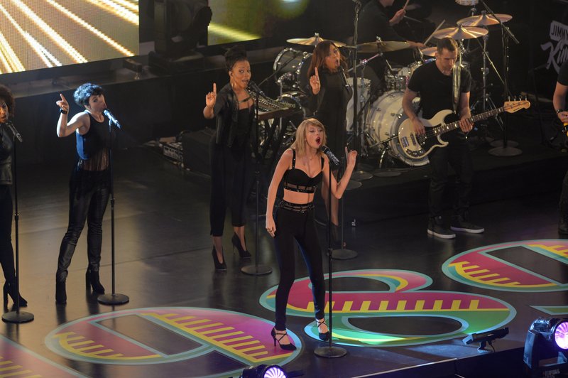 Taylor Swift — October 23 - Jimmy Kimmel Live — photo 373
