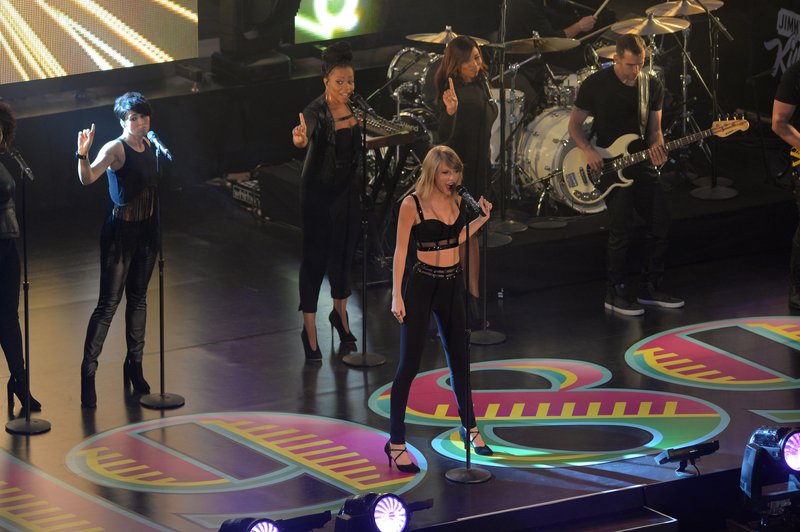 Taylor Swift — October 23 - Jimmy Kimmel Live — photo 383