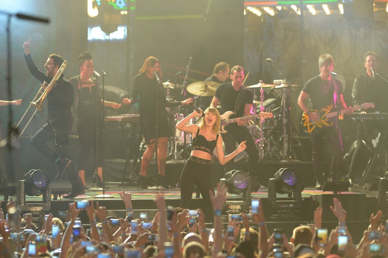 Taylor Swift — October 23 - Jimmy Kimmel Live — photo 384
