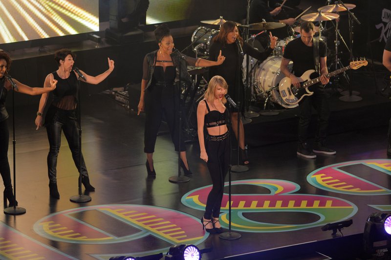 Taylor Swift — October 23 - Jimmy Kimmel Live — photo 385