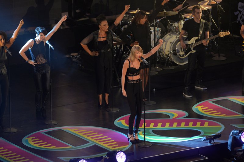 Taylor Swift — October 23 - Jimmy Kimmel Live — photo 386