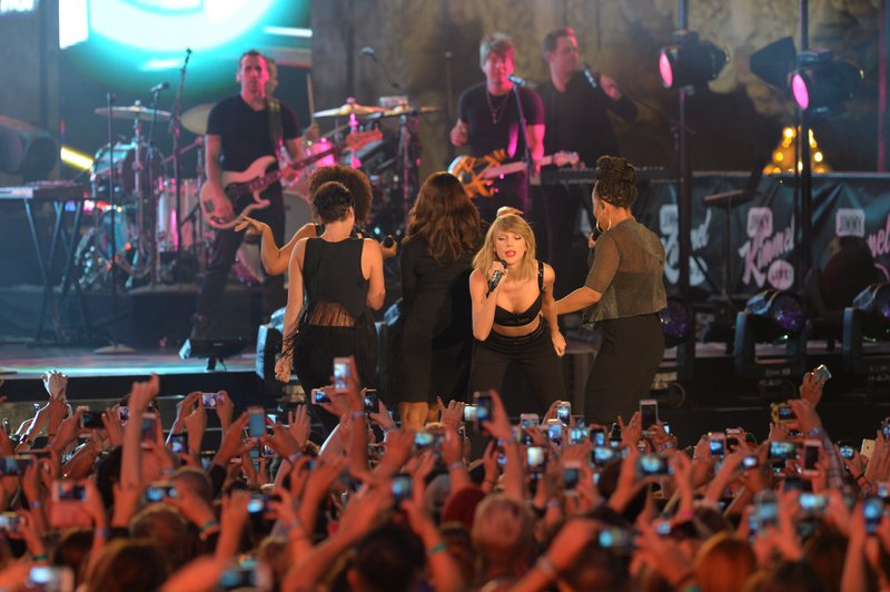 Taylor Swift — October 23 - Jimmy Kimmel Live — photo 388