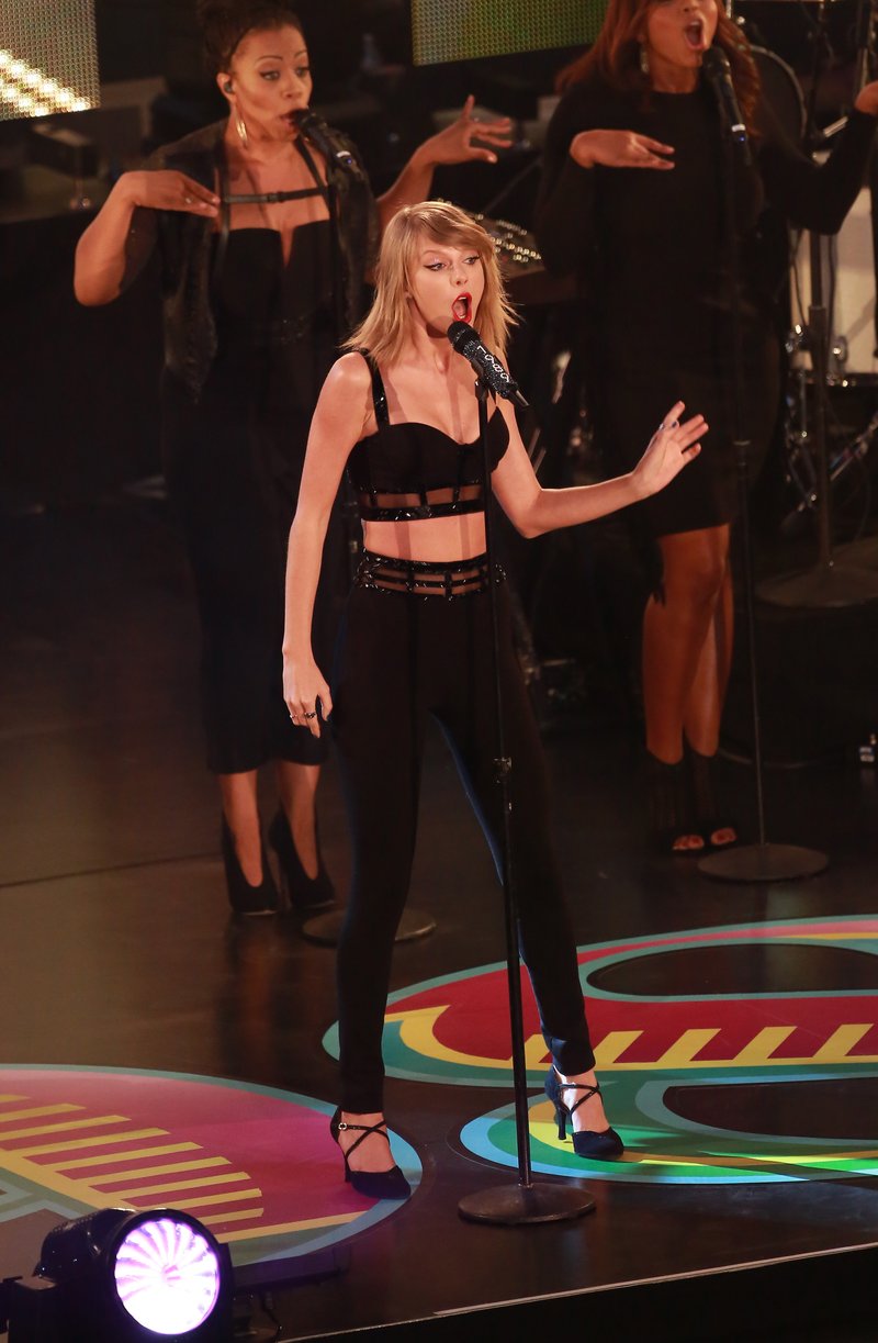 Taylor Swift — October 23 - Jimmy Kimmel Live — photo 415