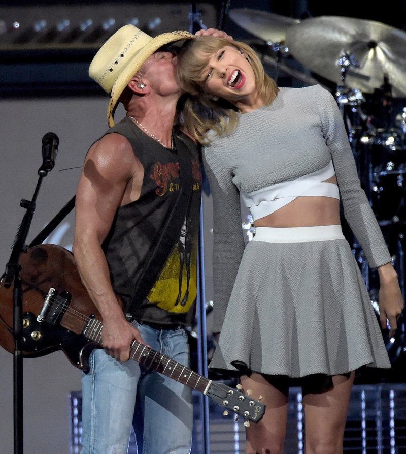 Taylor Swift — March 26 - The Big Revival Tour — photo 2