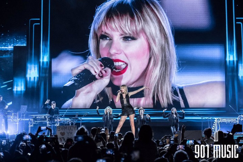 Taylor Swift — October 22 - Formula 1 US Grand Prix — photo 11