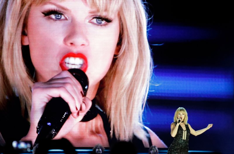 Taylor Swift — October 22 - Formula 1 US Grand Prix — photo 14