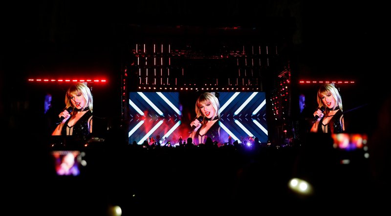 Taylor Swift — October 22 - Formula 1 US Grand Prix — photo 18