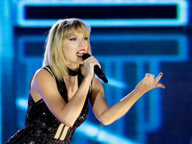 Taylor Swift — October 22 - Formula 1 US Grand Prix — photo 21