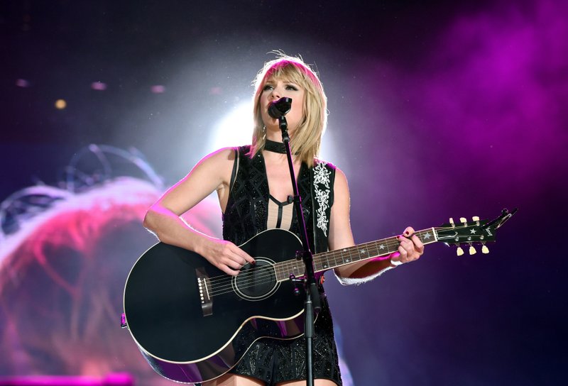 Taylor Swift — October 22 - Formula 1 US Grand Prix — photo 25