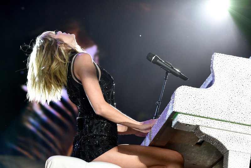 Taylor Swift — October 22 - Formula 1 US Grand Prix — photo 63