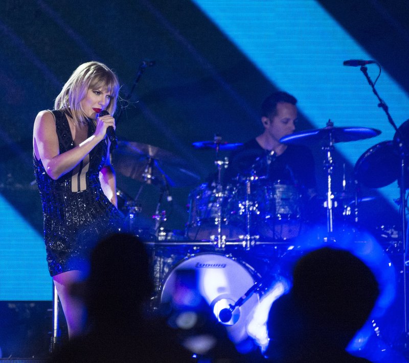 Taylor Swift — October 22 - Formula 1 US Grand Prix — photo 170