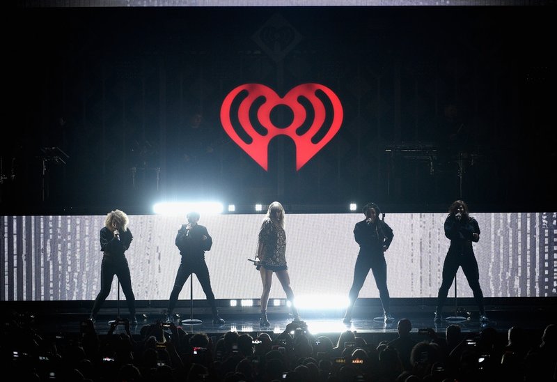 Taylor Swift — December 1 - 102.7 KIIS FM's Jingle Ball — photo 19