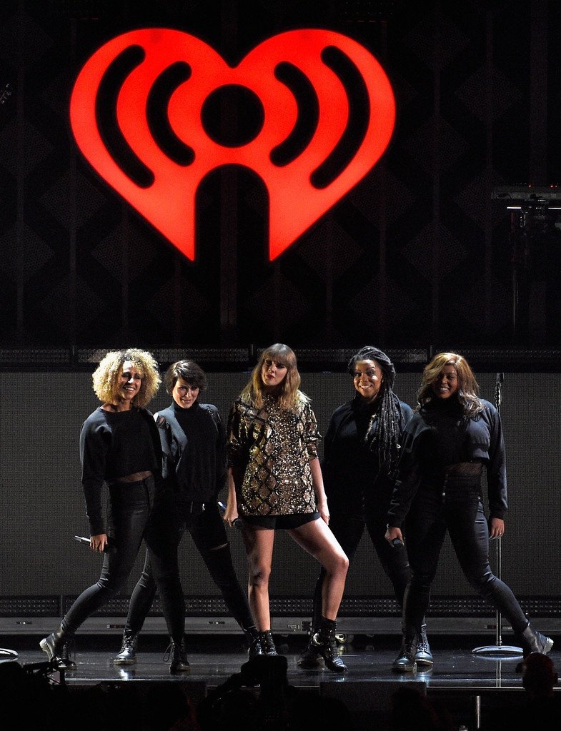 Taylor Swift — December 1 - 102.7 KIIS FM's Jingle Ball — photo 20