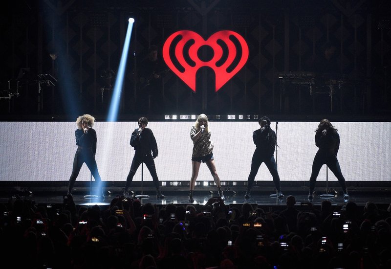 Taylor Swift — December 1 - 102.7 KIIS FM's Jingle Ball — photo 21