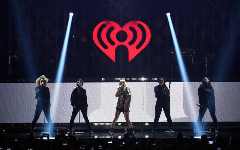 Taylor Swift — December 1 - 102.7 KIIS FM's Jingle Ball — photo 22