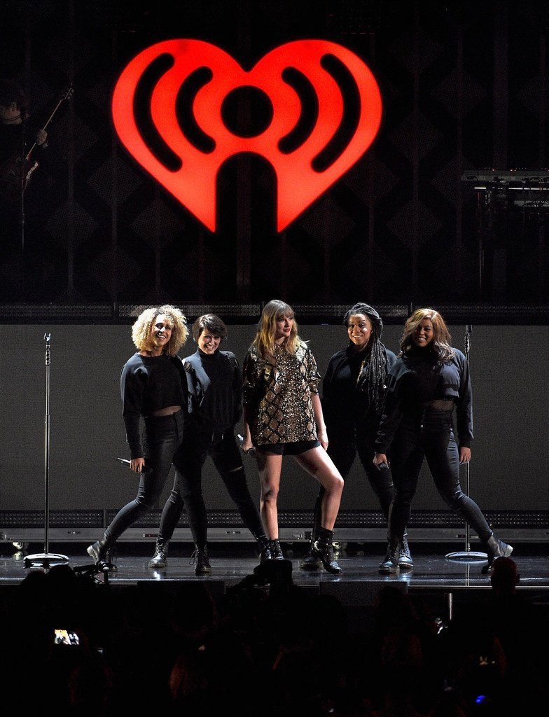Taylor Swift — December 1 - 102.7 KIIS FM's Jingle Ball — photo 23