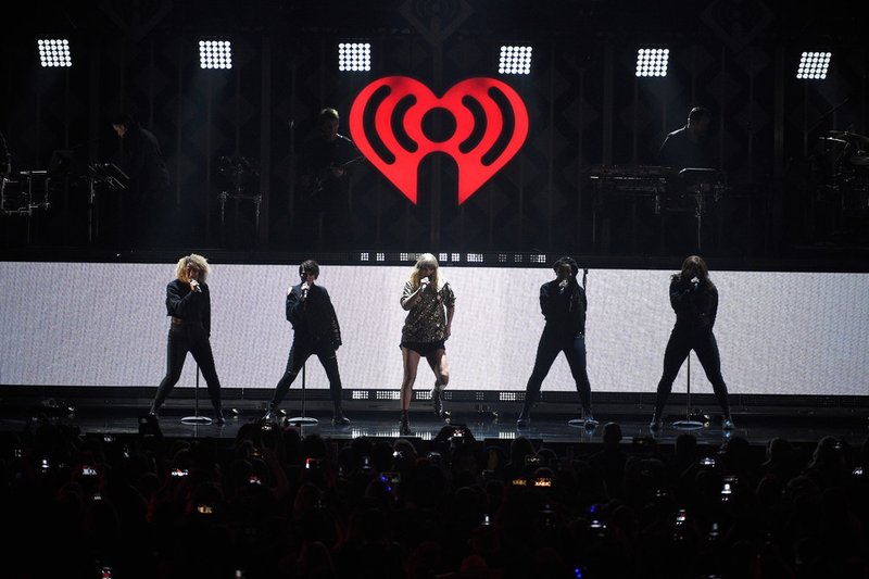 Taylor Swift — December 1 - 102.7 KIIS FM's Jingle Ball — photo 27