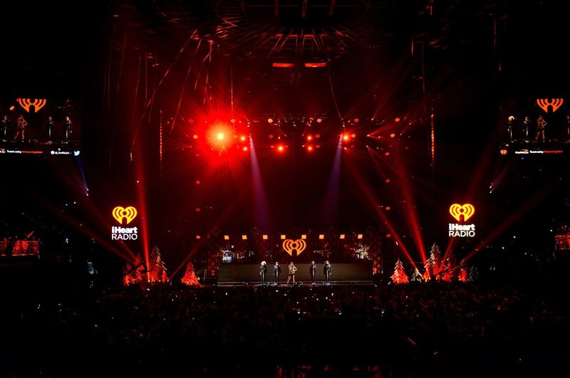 Taylor Swift — December 1 - 102.7 KIIS FM's Jingle Ball — photo 31