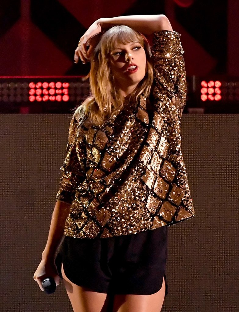 Taylor Swift — December 1 - 102.7 KIIS FM's Jingle Ball — photo 38