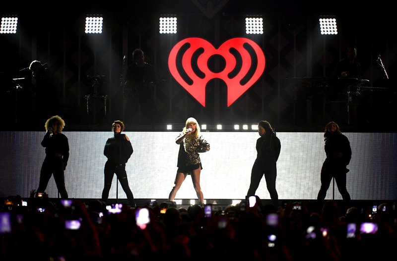 Taylor Swift — December 1 - 102.7 KIIS FM's Jingle Ball — photo 40