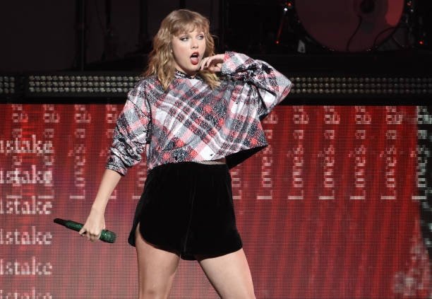Taylor Swift — December 2 - 99.7 NOW! POPTOPIA — photo 22