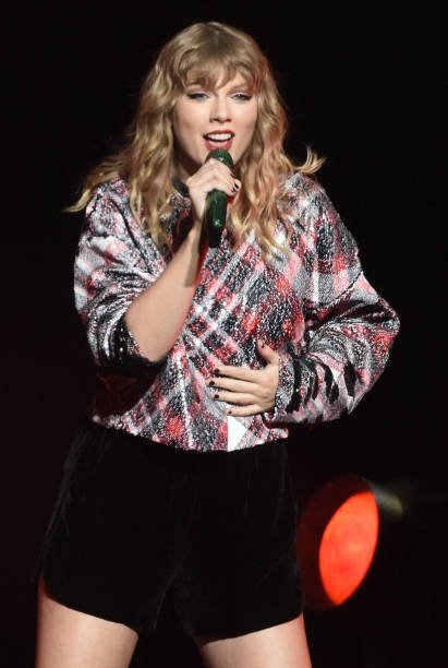 Taylor Swift — December 2 - 99.7 NOW! POPTOPIA — photo 23