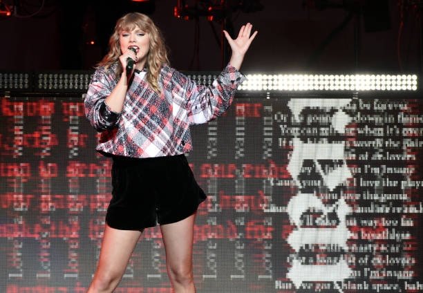 Taylor Swift — December 2 - 99.7 NOW! POPTOPIA — photo 36