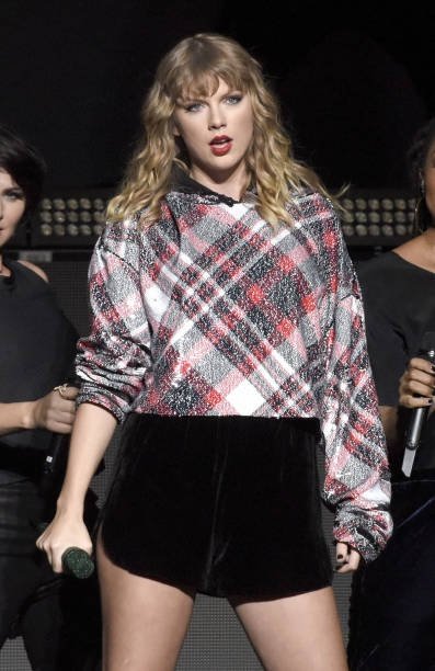 Taylor Swift — December 2 - 99.7 NOW! POPTOPIA — photo 38