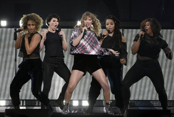 Taylor Swift — December 2 - 99.7 NOW! POPTOPIA — photo 41
