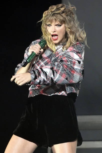 Taylor Swift — December 2 - 99.7 NOW! POPTOPIA — photo 43
