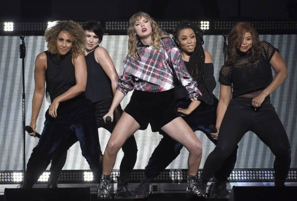 Taylor Swift — December 2 - 99.7 NOW! POPTOPIA — photo 45