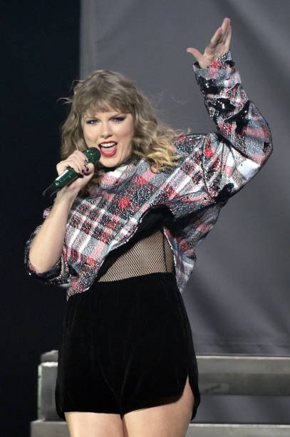 Taylor Swift — December 2 - 99.7 NOW! POPTOPIA — photo 47