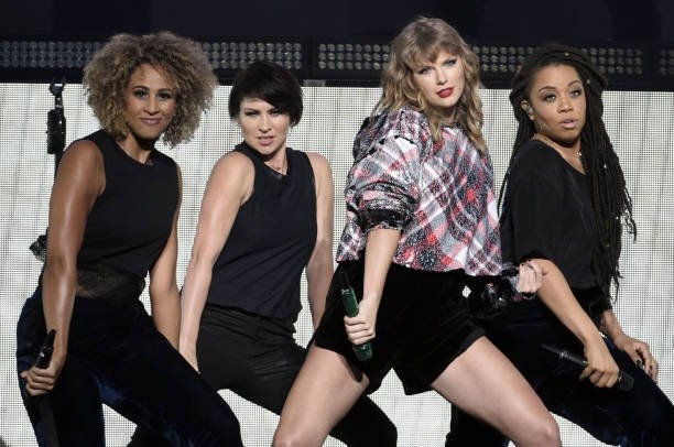 Taylor Swift — December 2 - 99.7 NOW! POPTOPIA — photo 48