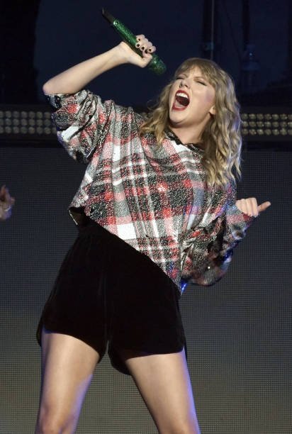 Taylor Swift — December 2 - 99.7 NOW! POPTOPIA — photo 51