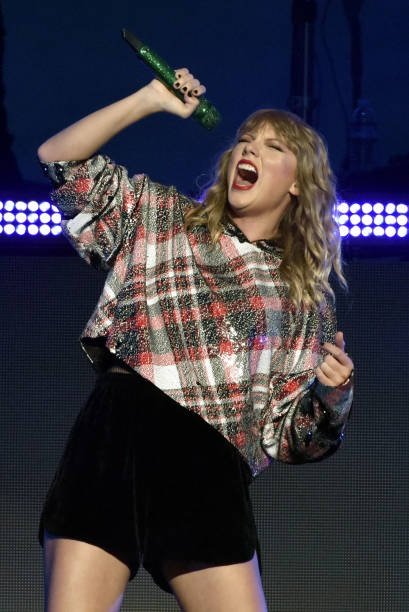 Taylor Swift — December 2 - 99.7 NOW! POPTOPIA — photo 53