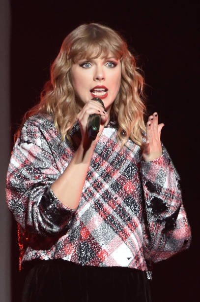 Taylor Swift — December 2 - 99.7 NOW! POPTOPIA — photo 57