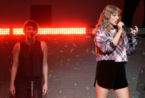 Taylor Swift — December 2 - 99.7 NOW! POPTOPIA — photo 58