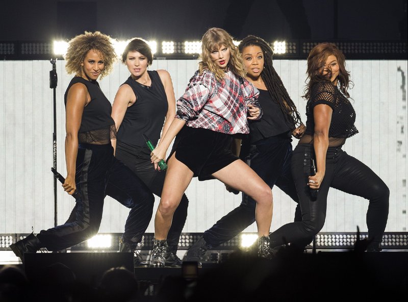 Taylor Swift — December 2 - 99.7 NOW! POPTOPIA — photo 66
